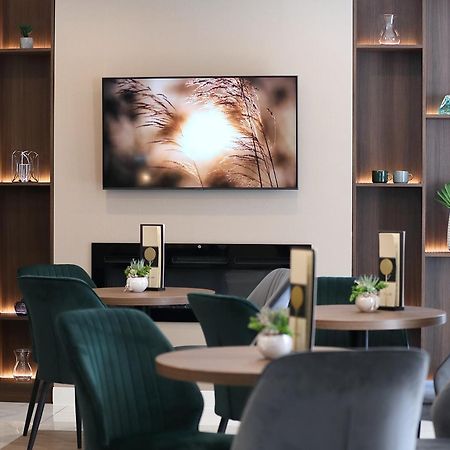 Hotel Crystal Хайдусобосло Экстерьер фото
