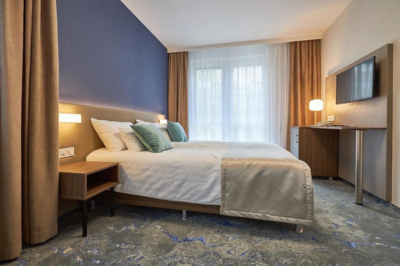 Hotel Crystal Хайдусобосло Экстерьер фото