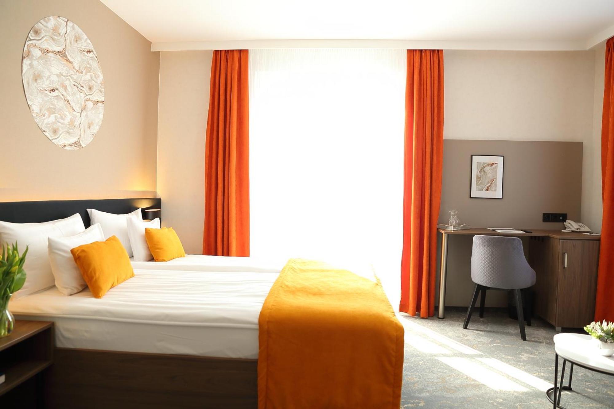 Hotel Crystal Хайдусобосло Экстерьер фото