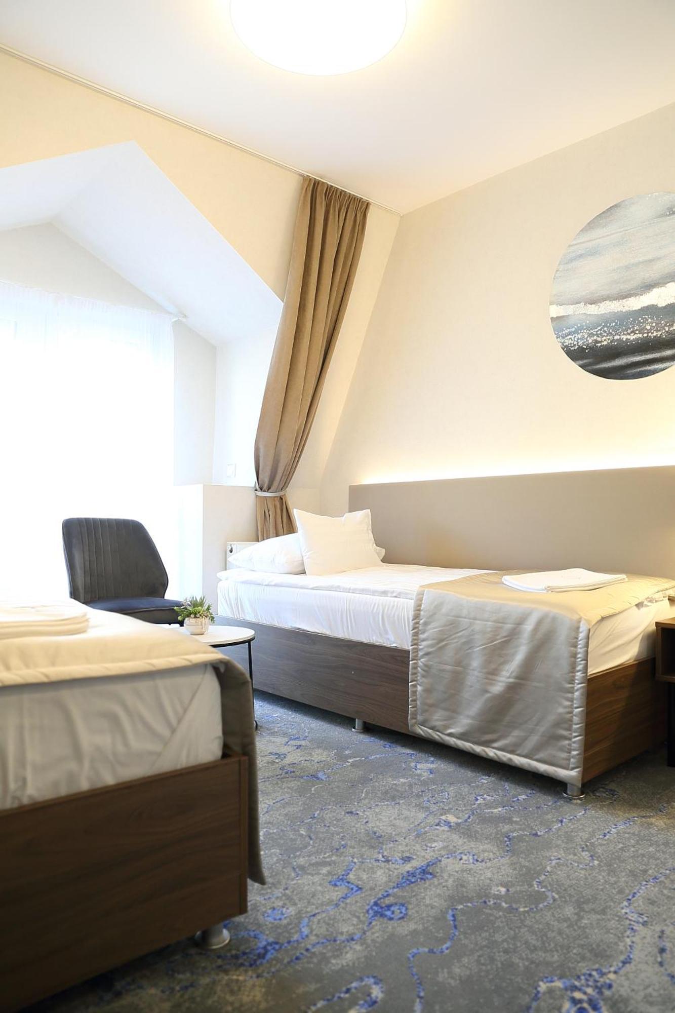 Hotel Crystal Хайдусобосло Экстерьер фото