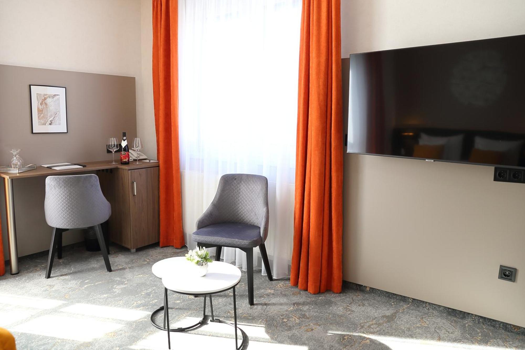Hotel Crystal Хайдусобосло Экстерьер фото