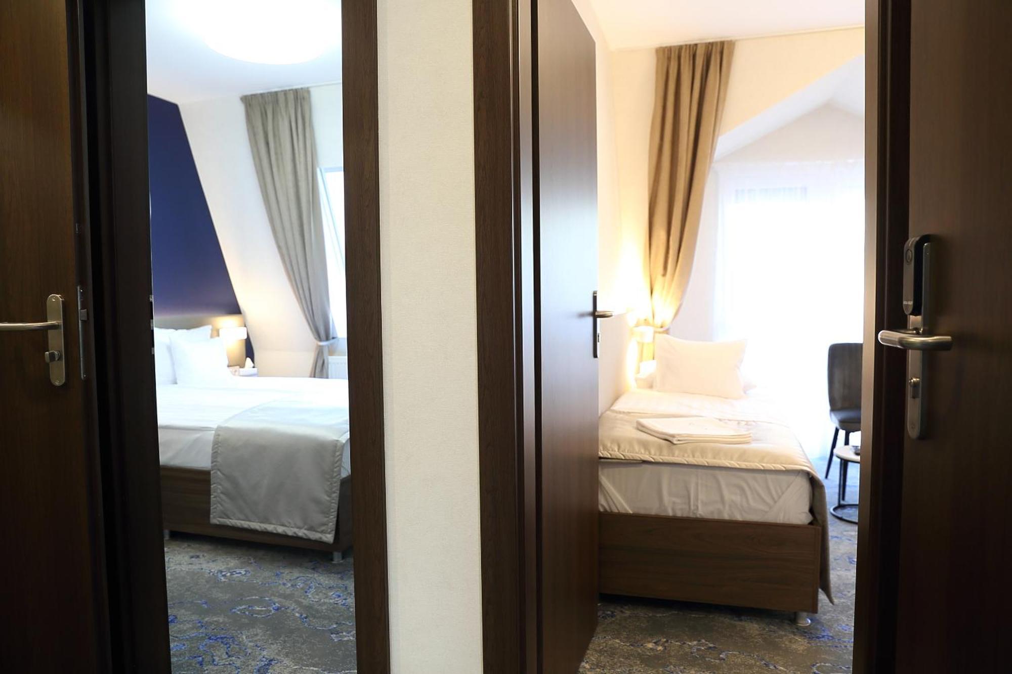 Hotel Crystal Хайдусобосло Экстерьер фото